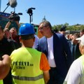 (Foto, video) Predsednik ponovo među narodom: Vučić obilazi radove na putu Ivanjica - Sjenica
