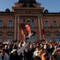 Izborni presek: Vučić prošetao Novim Sadom pred prvi skup od pada nadstrešnice