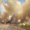 Požar na Rodosu van kontrole, gore tri hotela, evakuacija morem