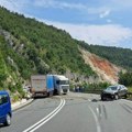 Težak udes na putu Užice-Zlatibor: Sudarili se automobil i kamion
