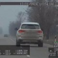 Neverovatno bahata vožnja - 217 km/h tamo gde je dozvoljeno 80! Divljao po klizavom putu BMW-om kod Sombora! (video)