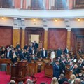 Svaki peti poslanik pravnik: Skupština Srbije u brojkama, u klupama sedi 95 dama i 155 muškaraca