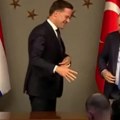 Šok scena na sastanku Erdogana i Rutea: Holandski premijer sav srećan pružio ruku, ali turski lider imao druge planove…