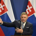 Nove vesti o ranjenom premijeru Slovačke Vlada Slovačke se oglasila evo u kakvom je stanju