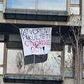 (VIDEO) Studenti FTN-a bukom oterali ekipe „Informera“ i „Novosadske TV“ sa kampusa