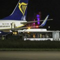 Zapalio se avion "Rajanera" u Palma de Majorci: Povređeno 18 osoba, putnici iskakali sa krila aviona