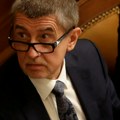 Udaren šipkom u glavu: napadnut lider opozicije i bivši premijer Češke u izbornoj kampanji