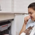 Internet gori zbog ovog trika Za samo jedan minut vaša mašina za sudove biće kao nova – i to od sastojaka koje već imate kod…