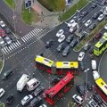 (Foto) kolaps! Gužve na sve strane: Preko mostova i duž moto-puta vozila stoje ili mile! U centru nema gde igla da padne
