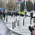 SRCE: Policija da saopšti da li je identifikovala napadače na poslanike ispred Skupštine Srbije