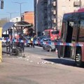 (Foto) Pukla šoferšajbna, stanica urušena Teška nesreća u Nišu: Autobus udario u stajalište, policija na licu mesta