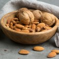 Orasi ili bademi: Nutricionisti otkrivaju šta je bolji izbor za zdravlje srca
