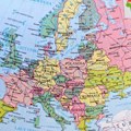 Viralna mapa izazvala buru na mrežama: Preko Srbije piše "daljinski upravljač", a preko Hrvatske "ništa" FOTO