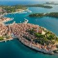 Ležaljke i suncobran 120 evra: Hrvatska najskuplja ove sezone, a evo koja destinacija je najpovoljnija
