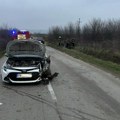 Dve osobe povređene u sudaru kod Jasenice, automobil završio u jarku