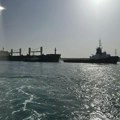 Išao iz Rusije u Kinu: Tegljači uklanjaju pokvareni tanker iz Sueckog kanala