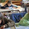 Obrazovanje u Srbiji: Zašto deca ne znaju šta su delišes jabuke i kakve veze ima administracija sa tim