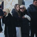 Muk na groblju: Dijana Hrkalović grli i teši Zoricu Marković na sahrani njenog prvog muža