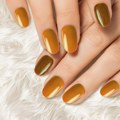 Najukusniji nail art ove sezone: Karamel nokti mirišu na luksuz