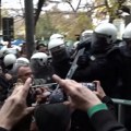 (Ne)reagovanja policije tokom protesta (FOTO)