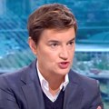 Odgovor SKC u blokadi Ani Brnabić: Zastava je izložena kako je i pronađena, upravi je služila kao omot (foto)