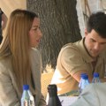 Mesarović u Pionirskom parku posetila studente koji žele da uče i pružila im podršku