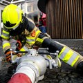 Požar u skladištu kamp prikolica blizu aerodroma Shiphol u Amsterdamu: Veliki broj vatrogasaca na licu mesta (VIDEO)