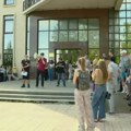 Đaci u protestu podrške: Petoro profesora Druge kragujevačke gimnazije ostalo bez ugovora