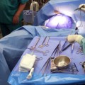 Koleginica sve videla i prijavila Lekar zanemario pacijenta pod anestezijom zbog ljubavnog odnosa medicinskom sestrom