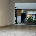 Pratio ženu pa je izbo pred detetom u zgradi na Novom Beogradu: Detalji brutalnog napada, žrtva na reanimaciji