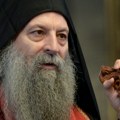 Porfirije vernicima čestitao Božić: Prevaziđimo podele i pružimo ruku jedni drugima