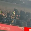 Prva frka u Areni na derbiju: Grobari bacili topovske udare ka Delijama, policija odmah reagovala