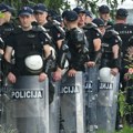 Jake policijske snage u Pionirskom parku: Okupljaju se građani, postavljena bina, pristup ograničen