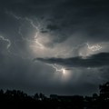Snažno nevreme pogodilo Hrvatsku: Vetar nosio krovove; Temperatura pala za 15 stepeni VIDEO