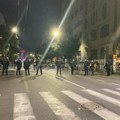 Оклопна возила око Пионирског парка и РИК-а