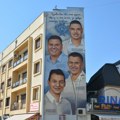 Reči patrijarha Pavla ispisane iznad njihovih nasmejanih lica: Završeno oslikavanje murala u centru Čačka posvećenog…