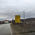Zalutaju i Turci i makedonci i Srbi: Zaboravljeni saobraćajni znak kod Vranja navodi vozače na pogrešan put, evo gde završe…