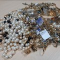 ФОТО: Преко Србије у Румунију покушала да прошверцује накит вредан 42.000 евра, а остала без њега