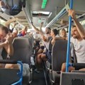 VIDEO Ludnica u autobusu košarkaša Srbije, svi uglas pevaju „Kari’s on fire“