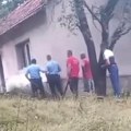 Haos u nevesinju, muškarac Pucao na policiju: Zabarikadirao se u kuću, drama u toku! Na terenu i Žandarmerija (video)