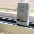 Poznati niški pisac predstavio svoje knjige u vozu, na putovanju od Niša do Knjaževca