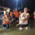 Razorna oluja nosi sve pred sobom: Vetrovi "kidaju" preko 100 kilometara na čas, broje se mrtvi FOTO/VIDEO