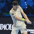 Fric iskoristio Đokovićev izostanak i pobedom započeo Završni masters