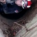 Српски ватрогасац се спустио у бунар од 15 метара Прогутао га је мрак, а када је изашао настале су фотографије од којих…