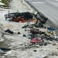 Razbacane stvari, staklo, krv: Prve slike sa mesta nesreće kod Bubanj potoka; u lančanom sudaru učestvovala četiri vozila…