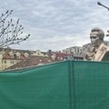 (Foto) Obnavlja se spomenik Tarasu Ševčenku. Vandalizovan krajem februara, a rezultat restauracije već je vidljiv