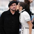 Ne skida beretku čak ni na crvenom tepihu Džon Travolta u Kanu iznenadio novim imidžom, a razlog krije zanimljivu priču (foto)…