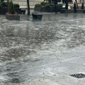Снимци невремена преплавили мреже: Застрашујућа олуја направила колапс у овом граду у Србији