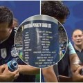 Pa, ovo je hit! Argentinci pronašli Pikfordovu tajnu poruku - Mesi u neverici gledao šta su Englezi napisali o njemu! (video)