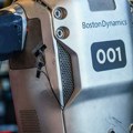 Napravili robota koji sam menja svoju bateriju za manje od tri minuta i odmah nastavlja da radi
